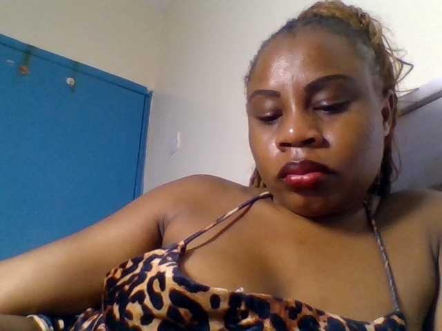 Ebonitah live cam on BongaCams