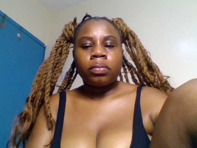 Ebonitah live cam on BongaCams