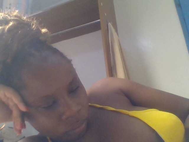 Ebonitah live cam on BongaCams