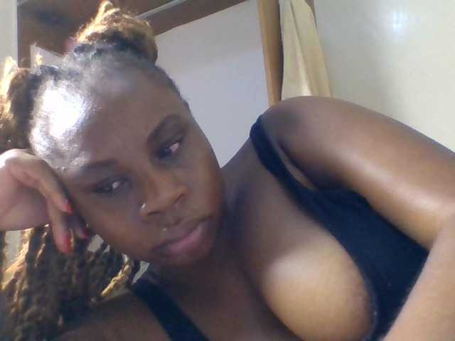 Ebonitah live cam on BongaCams