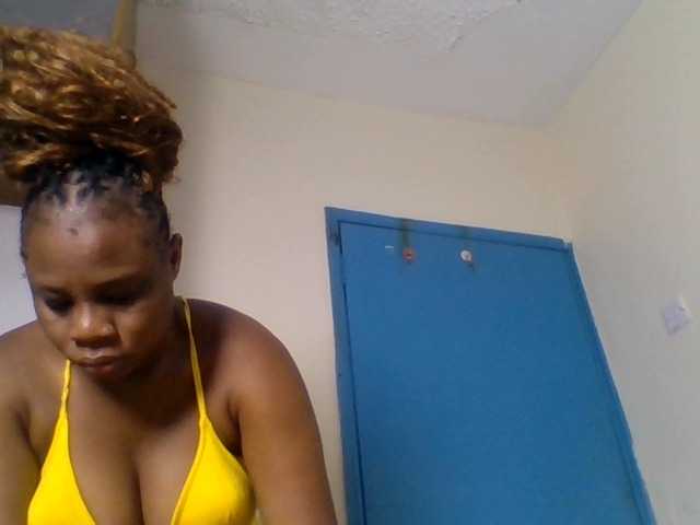 Ebonitah live cam on BongaCams