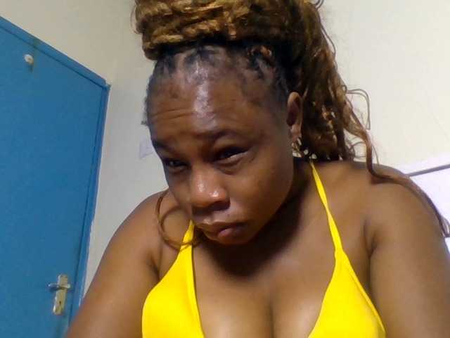 Ebonitah live cam on BongaCams