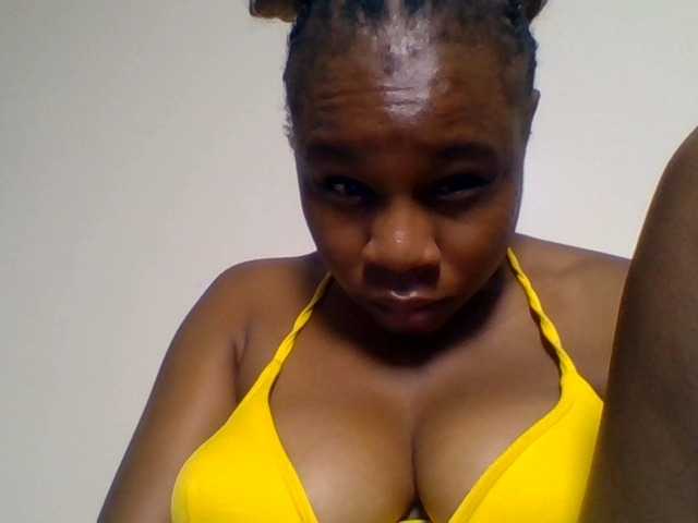 Ebonitah live cam on BongaCams