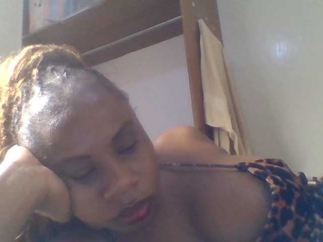 Ebonitah, live now on BongaCams