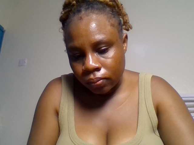 Ebonitah live cam on BongaCams