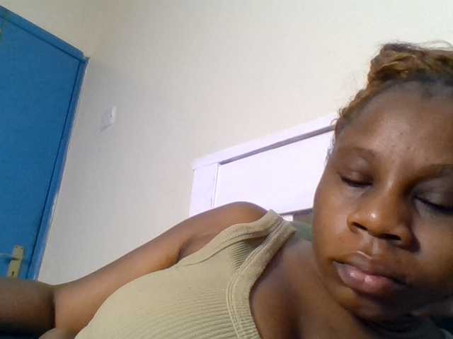 Ebonitah live cam on BongaCams