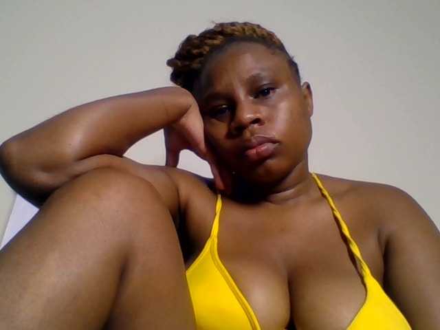Ebonitah live cam on BongaCams