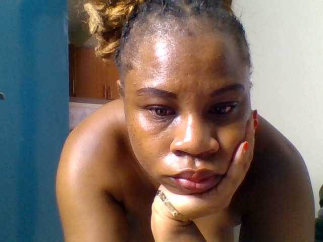 Ebonitah live cam on BongaCams