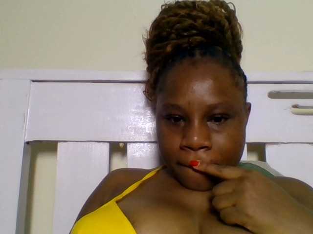Ebonitah live cam on BongaCams