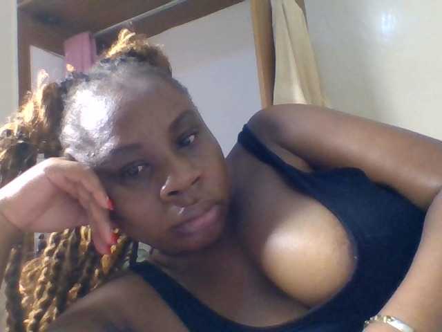 Ebonitah live cam on BongaCams
