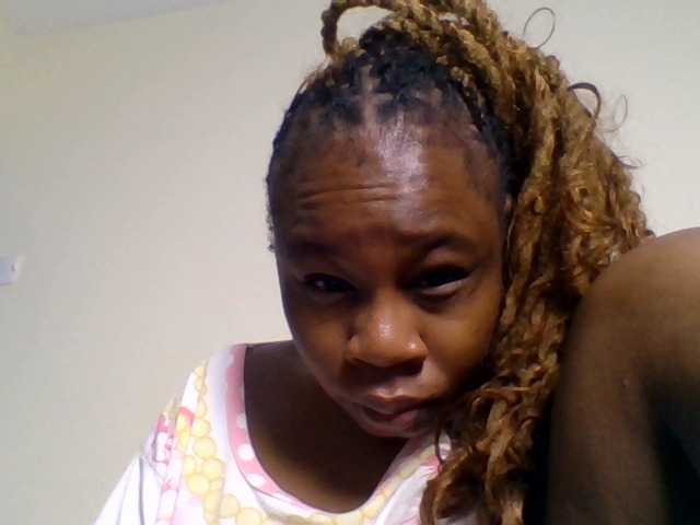 Ebonitah live cam on BongaCams
