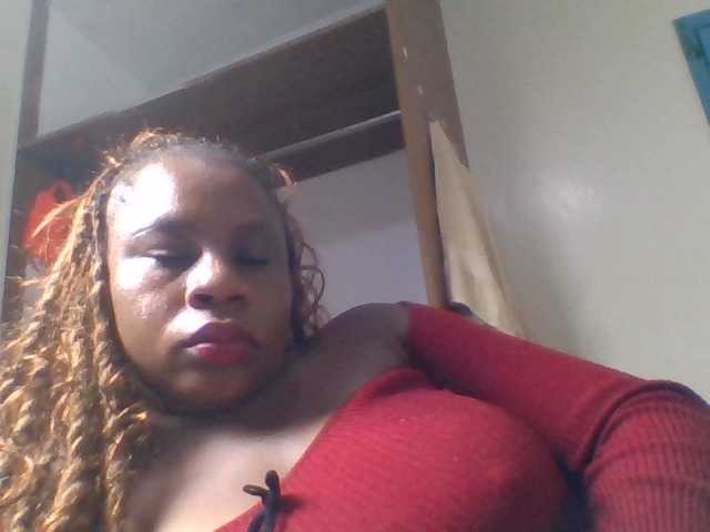 Ebonitah live cam on BongaCams