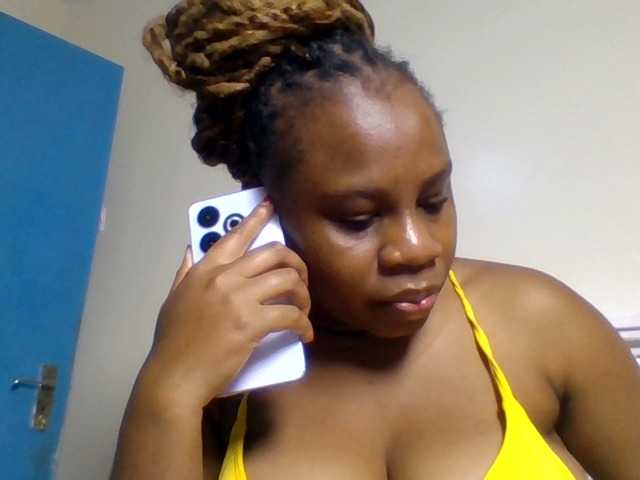 Ebonitah live cam on BongaCams