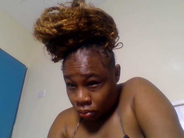 Ebonitah live cam on BongaCams