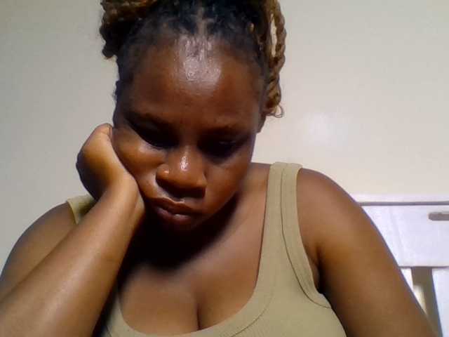 Ebonitah live cam on BongaCams
