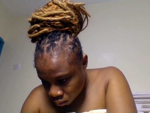 Ebonitah live cam on BongaCams