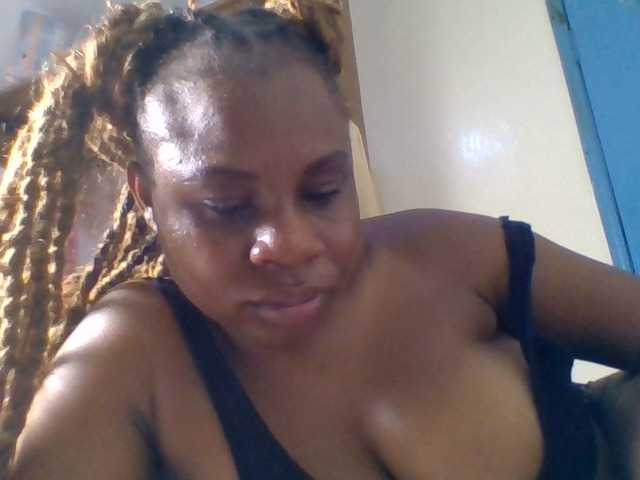 Ebonitah live cam on BongaCams