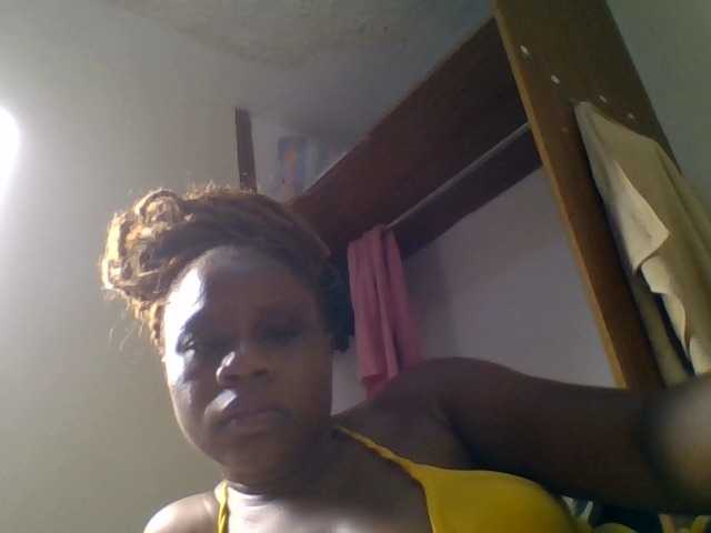 Ebonitah live cam on BongaCams