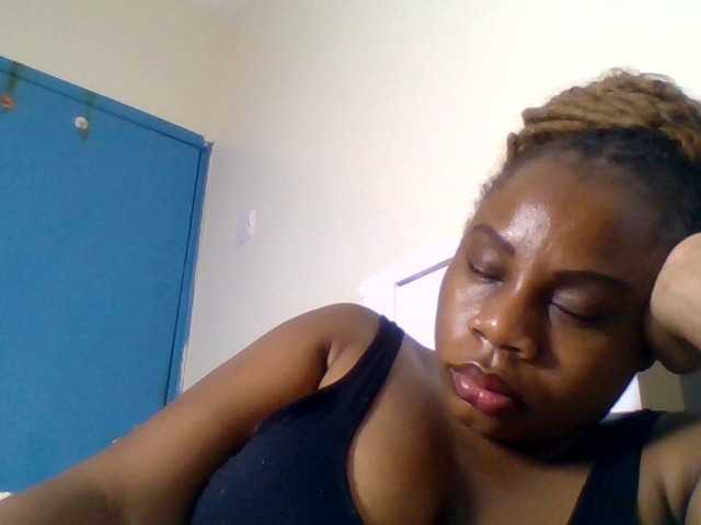 Ebonitah live cam on BongaCams