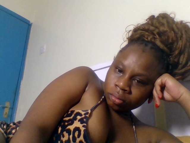 Ebonitah live cam on BongaCams