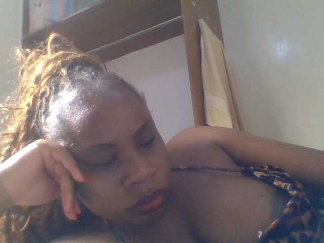Ebonitah live cam on BongaCams