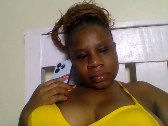 Ebonitah live cam on BongaCams