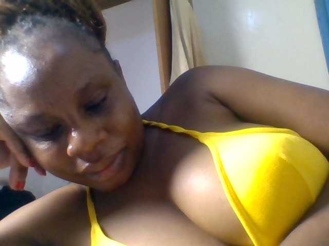 Ebonitah live cam on BongaCams