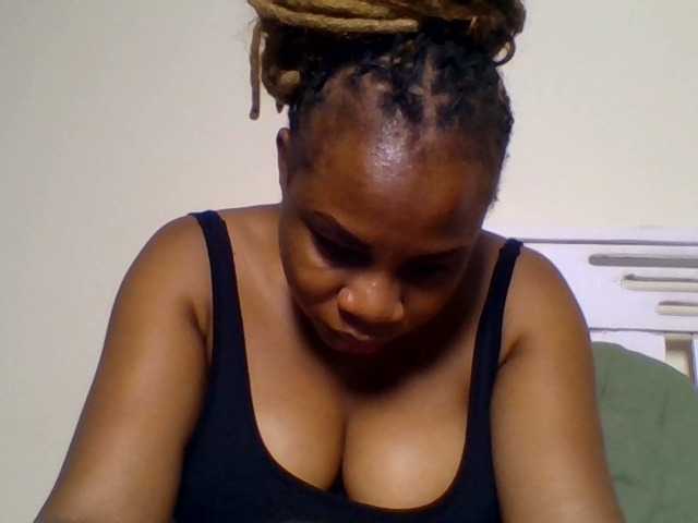 Ebonitah live cam on BongaCams