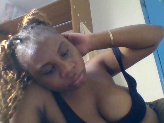 Ebonitah live cam on BongaCams