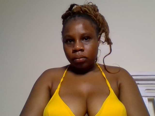 Ebonitah live cam on BongaCams