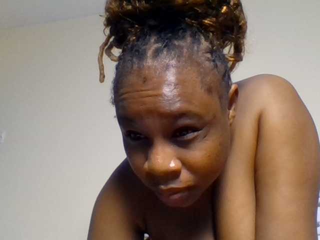 Ebonitah live cam on BongaCams