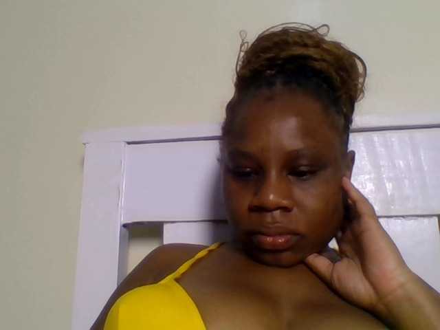 Ebonitah live cam on BongaCams