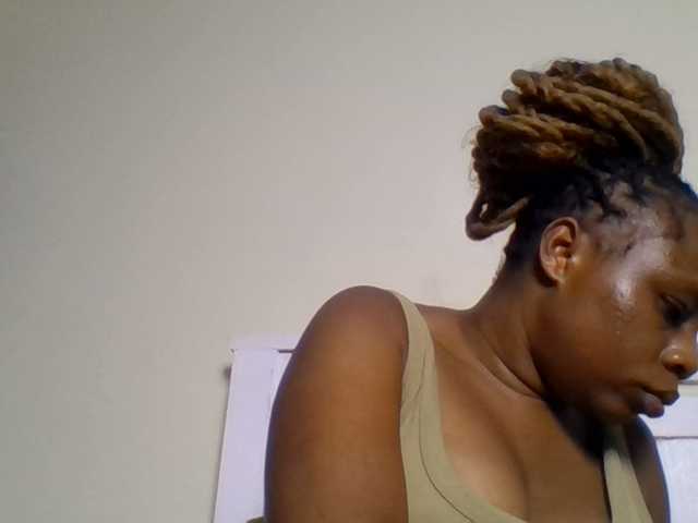 Ebonitah live cam on BongaCams