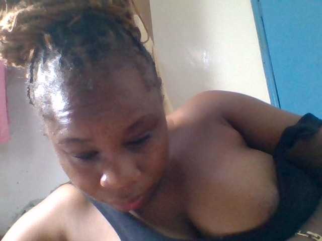 Ebonitah live cam on BongaCams