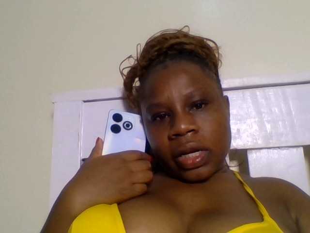 Ebonitah live cam on BongaCams