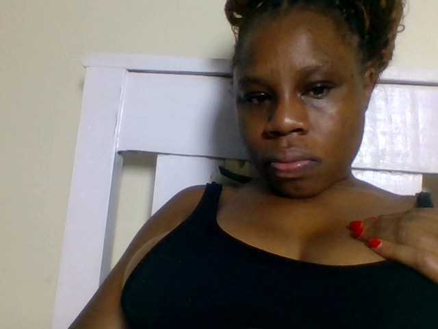 Ebonitah live cam on BongaCams