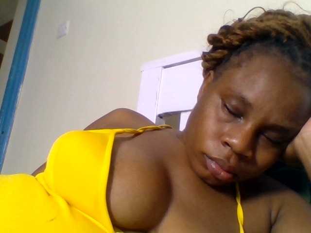 Ebonitah live cam on BongaCams