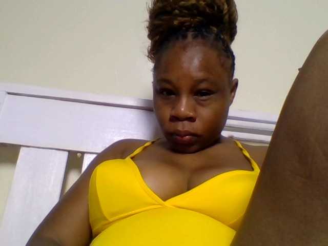 Ebonitah live cam on BongaCams