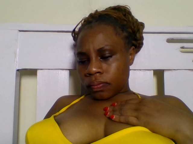 Ebonitah live cam on BongaCams