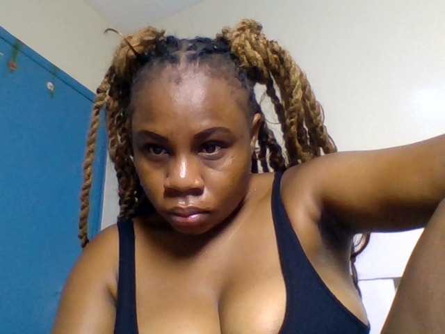 Ebonitah live cam on BongaCams