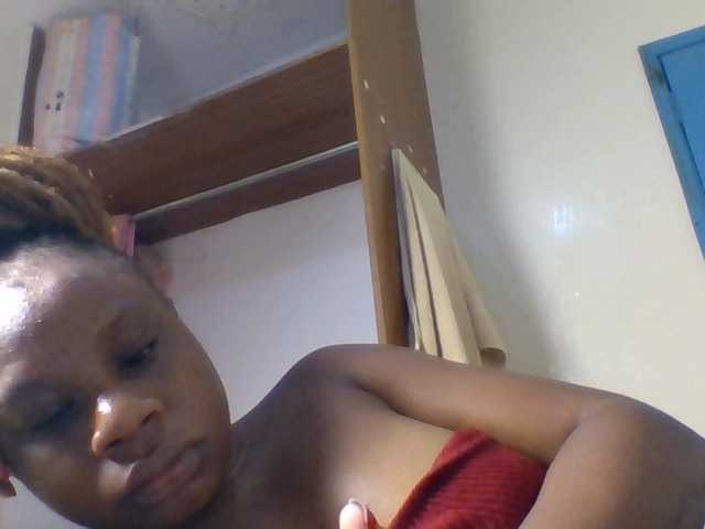 Ebonitah live cam on BongaCams