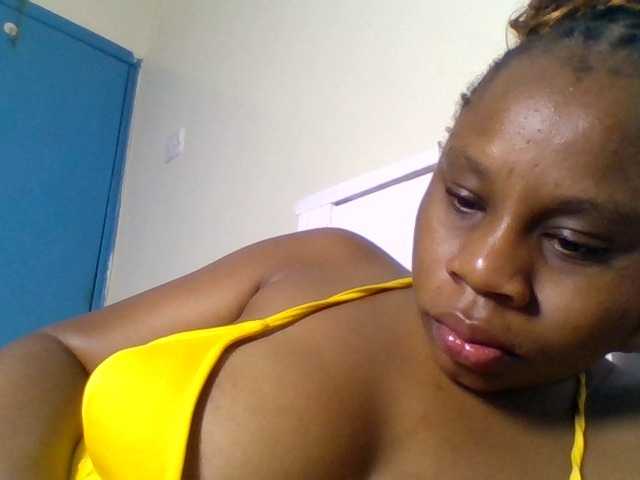 Ebonitah live cam on BongaCams