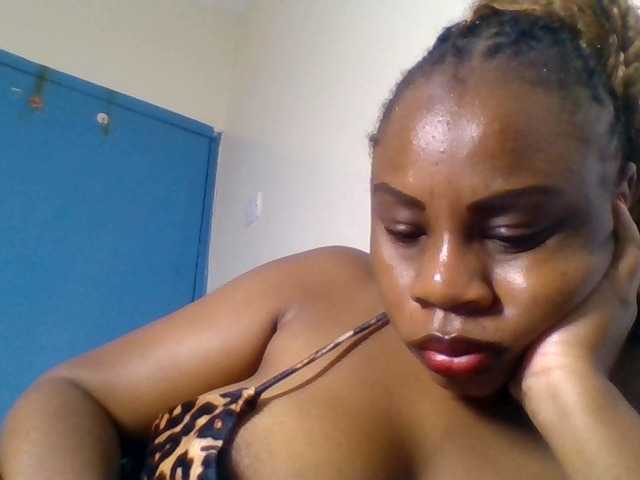 Ebonitah live cam on BongaCams