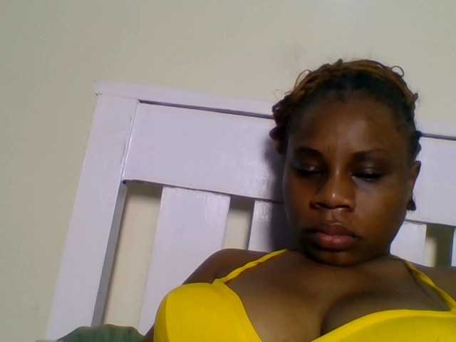 Ebonitah live cam on BongaCams