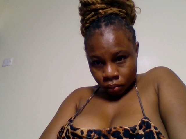 Ebonitah live cam on BongaCams