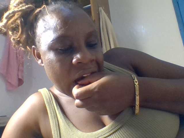 Ebonitah live cam on BongaCams