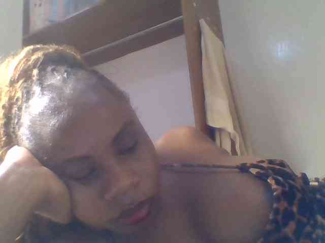 Ebonitah webcam