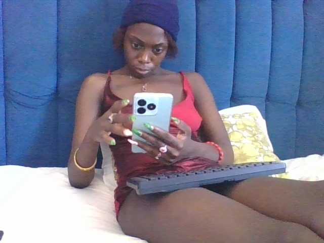 Hotlinda11 live cam preview