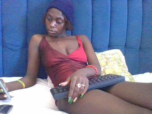 Hotlinda11 webcam bongacams model stream image