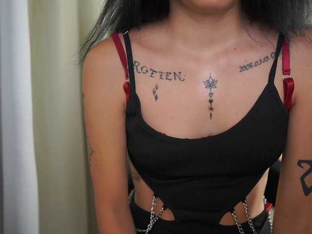 SissyBlue18 live cam on BongaCams